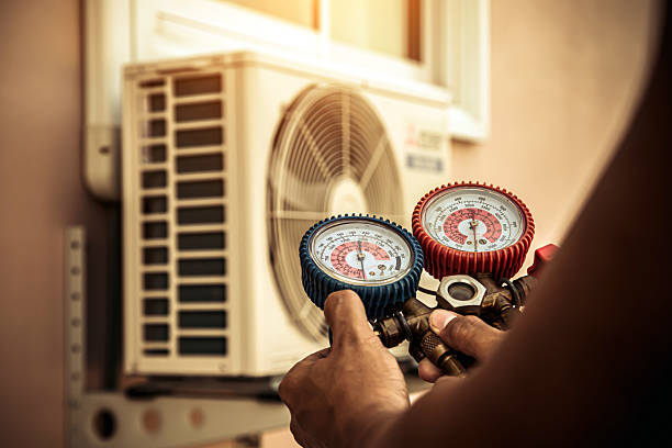 Professional Hvac technician working in Genoa, AR